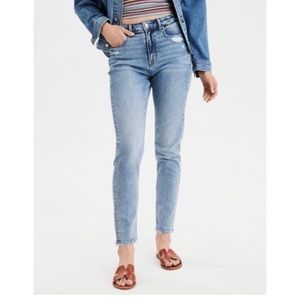 American eagle light wash mom Jean size 10R